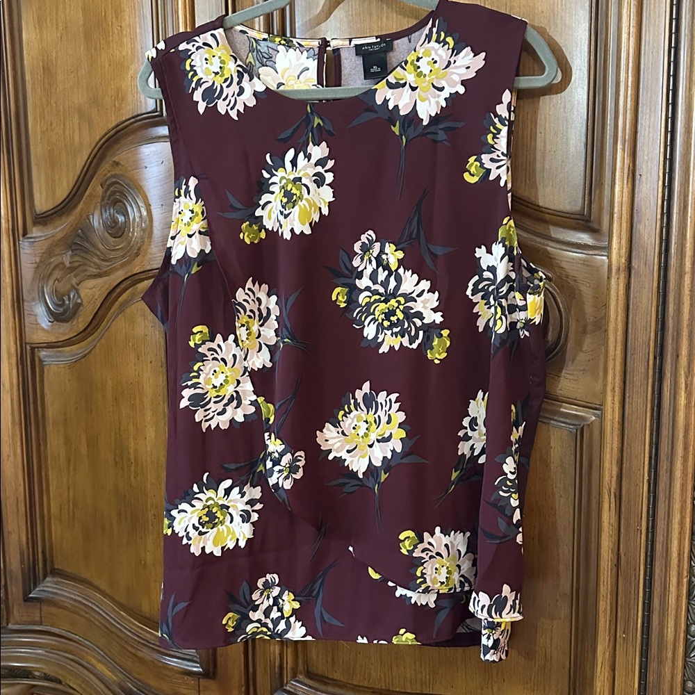 Ann Taylor Like NEW Burgundy Floral Sleeveless Blouse XL
